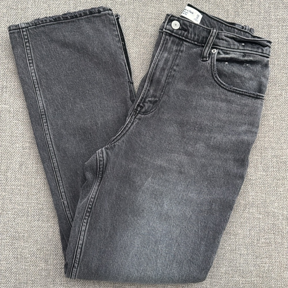 A&F - The 90’s Straight Ultra High Rise Curve Love Jeans - Picture 5 of 16